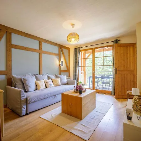 Au Coeur De Avec Piscine Et Parking - Fr-1-296-416 *