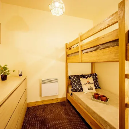 6 Pers. Au Centre-ville Avec Piscine, Sauna, Parking, Et Balcon - Fr-1-296-416 Daire