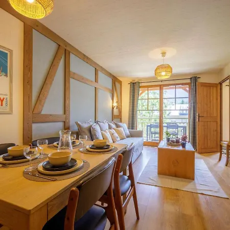 Au Coeur De Avec Piscine Et Parking - Fr-1-296-416